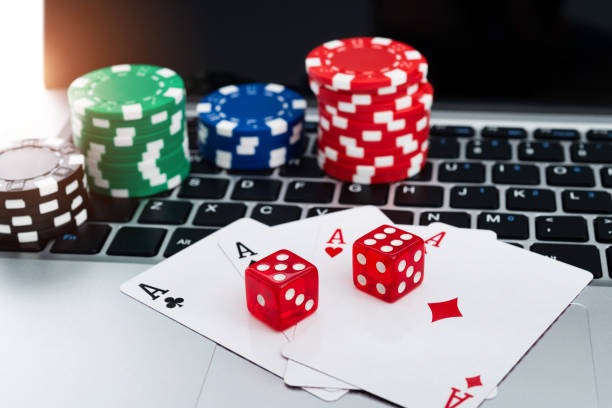 Live Lucky Number dealer interface on mpo555 slot showing number selection and payout table