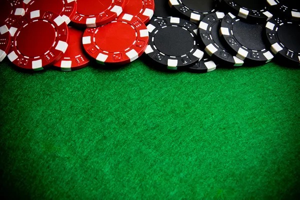 Live Sic Bo Dadu dealer rolling three dice on mpo555 slot